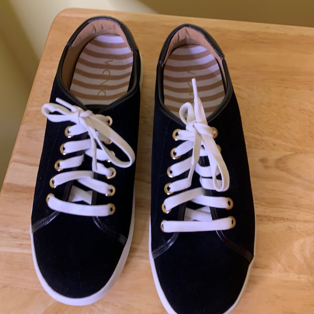 Women’s Vionic Brinkley Black Suede Sneakers Size 9
